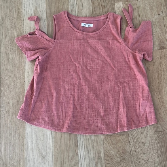 Madewell women’s top with cutout shoulders. - Picture 1 of 5